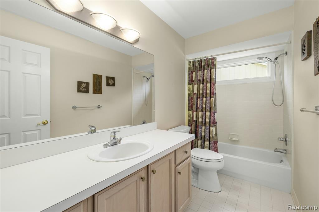 35213 Knollwood Lane, Farmington, MI 48335 — Photo 31