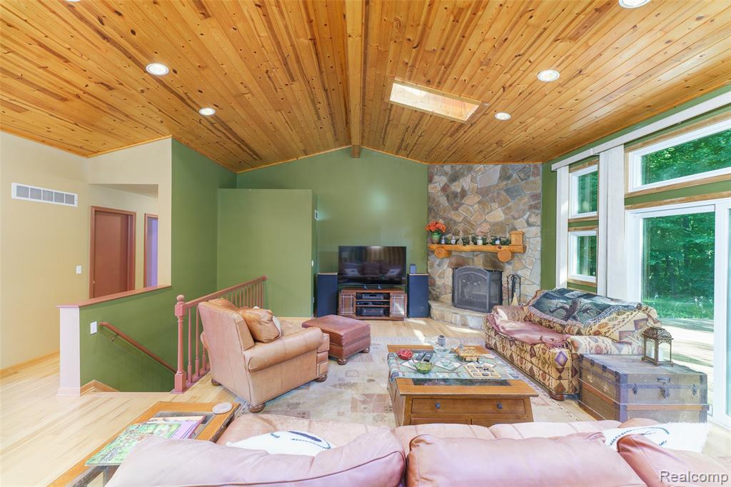 9516 Placid Way, Howell, MI 48843 — Photo 13
