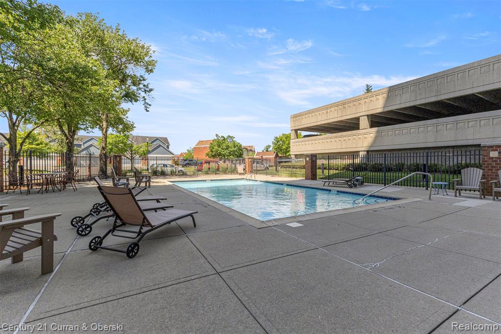 250 E Harbortown Drive, 708, Detroit, MI 48207 — Photo 38