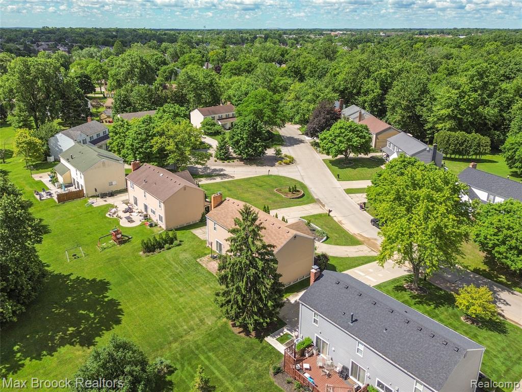 5484 Kingsfield Drive, West Bloomfield, MI — Photo 48