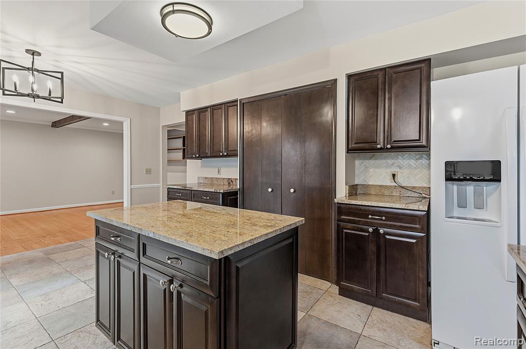 5119 Greenbriar Drive, West Bloomfield, MI 48323 — Photo 16