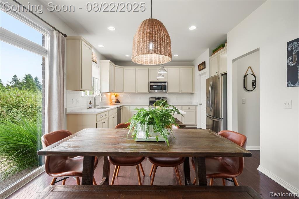 637 Edinburgh Circle, Highland, MI — Photo 13