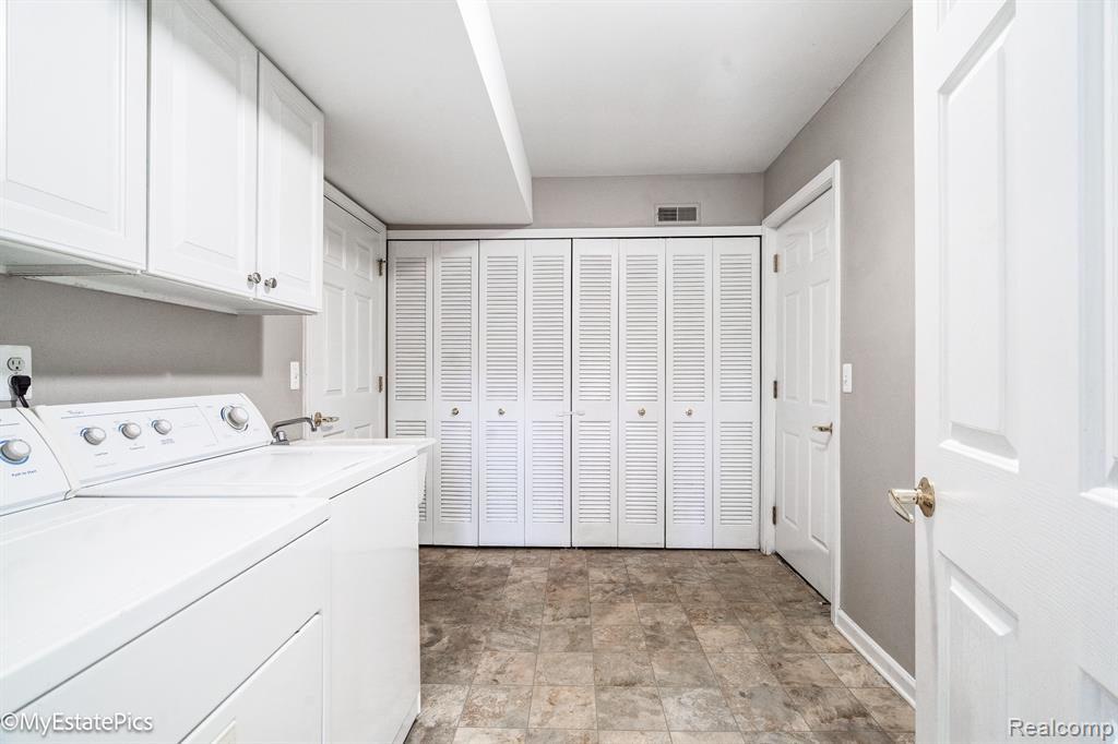 28231 CARLTON WAY Drive, Novi, MI 48377 — Photo 19