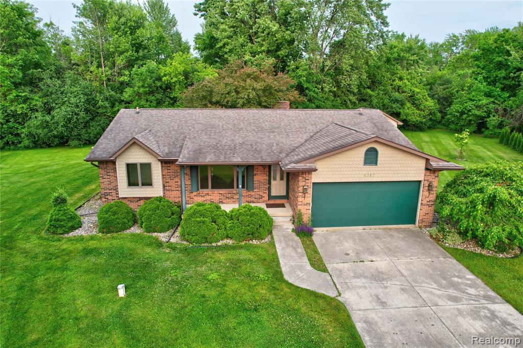 6247 King Arthur Court, Swartz Creek, MI 48473 — Photo 2