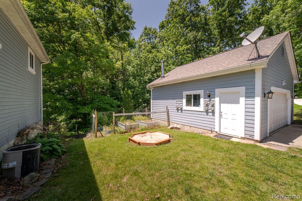 9089 SHERWOOD Drive, Davisburg, MI 48350 — Photo 3
