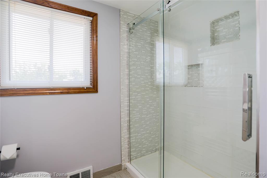 38146 Mast Street, Harrison Township, MI — Photo 49