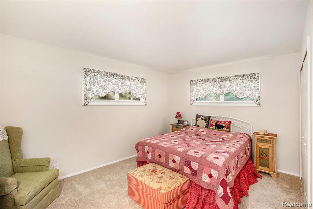 702 E Maple Street, Holly, MI 48442 — Photo 11