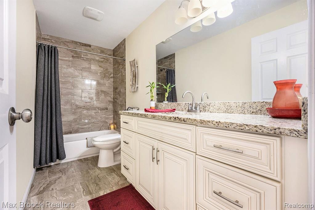 205 JONATHON Drive, Almont, MI 48003 — Photo 19