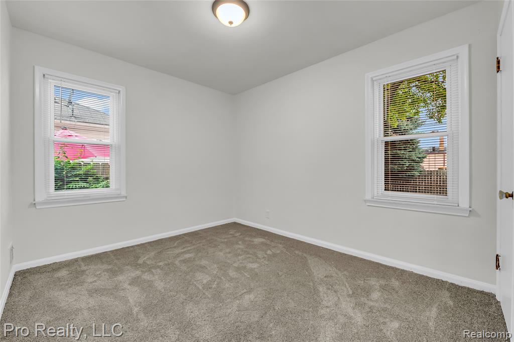 650 CLEOPHUS Parkway, Lincoln Park, MI 48146 — Photo 13