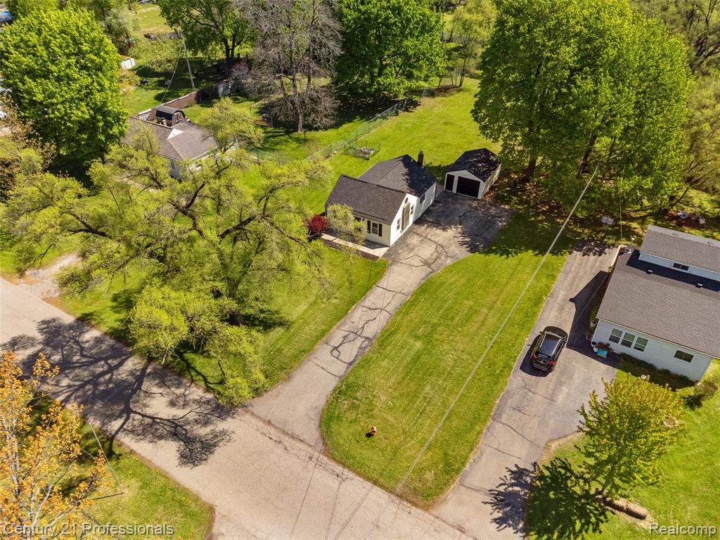 2830 Deland Road, Waterford, MI 48329 — Photo 30
