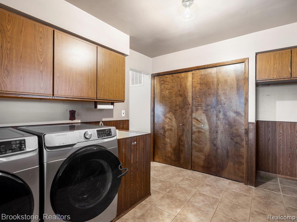 52421 WASHINGTON Street, New Baltimore, MI 48047 — Photo 17