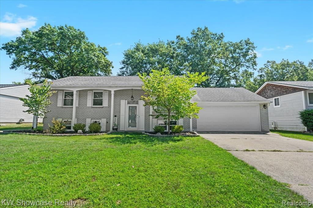 2370 Roselawn Street, Wolverine Lake, MI 48390 — Photo 32