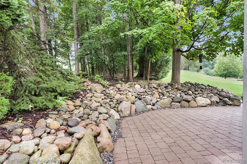 634 Olivia Drive, Milford, MI 48381 — Photo 5
