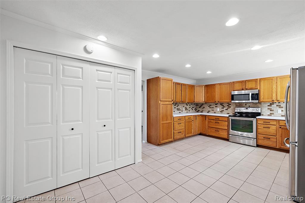 4550 JUSTINE Street, Shelby Twp, MI 48317 — Photo 36