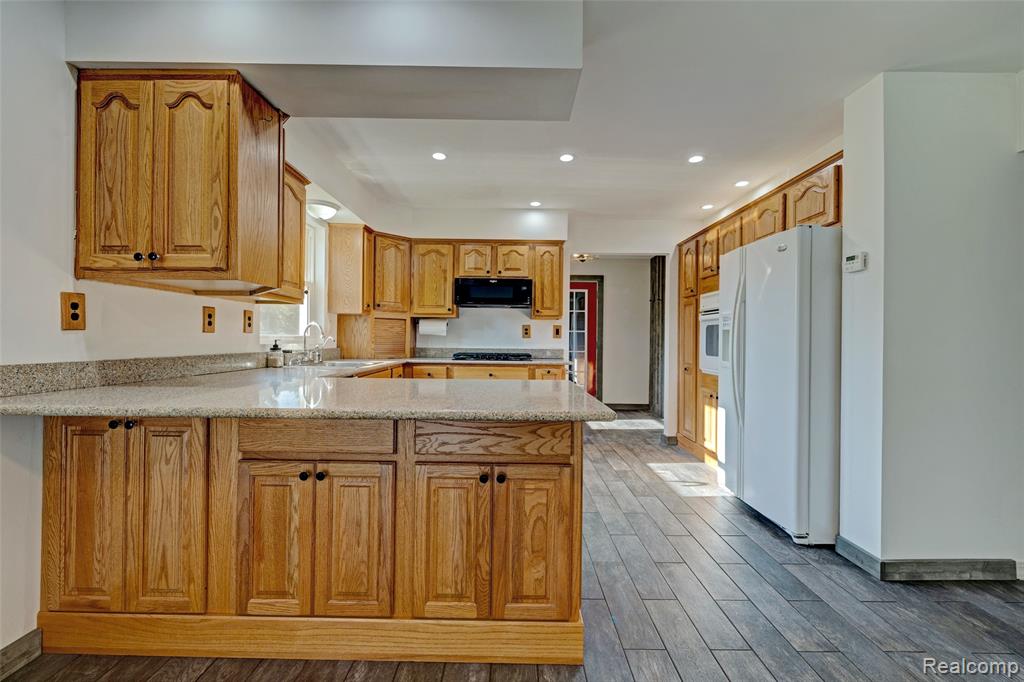 2290 Silver Fox Run, Holly, MI 48442 — Photo 15