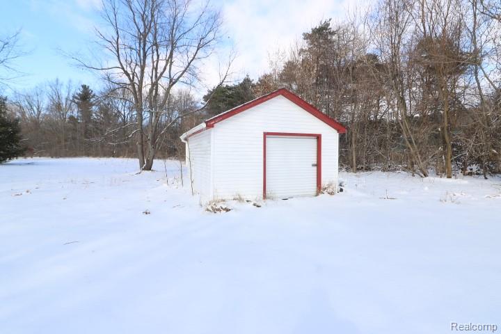6191 Falkenbury Road, North Branch, MI 48461 — Photo 15