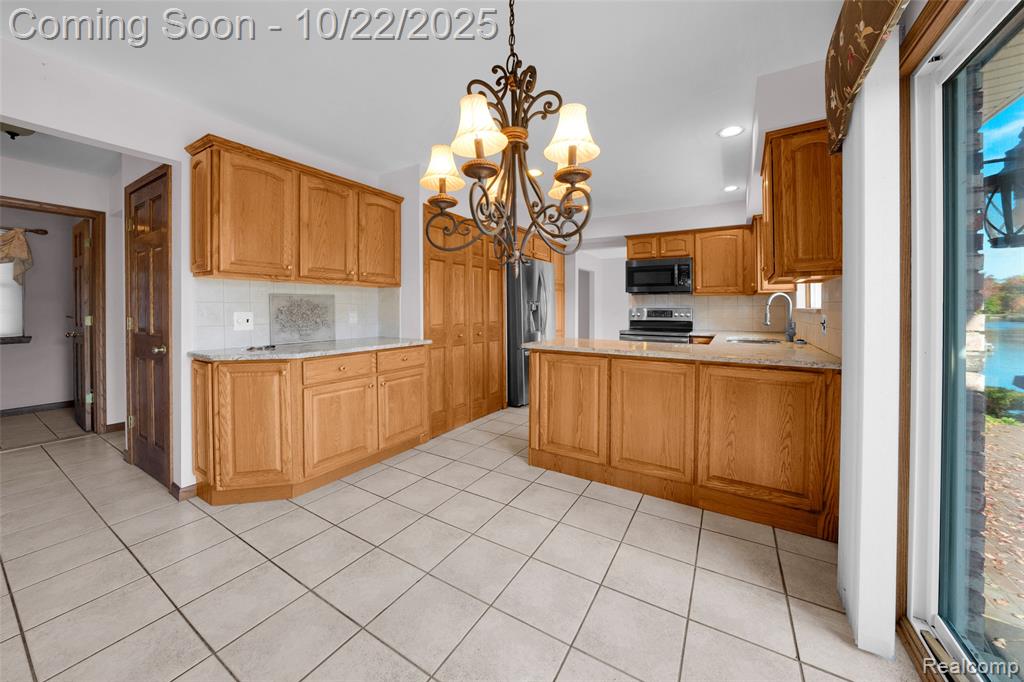 3996 Araby Court, Highland, MI 48356 — Photo 57