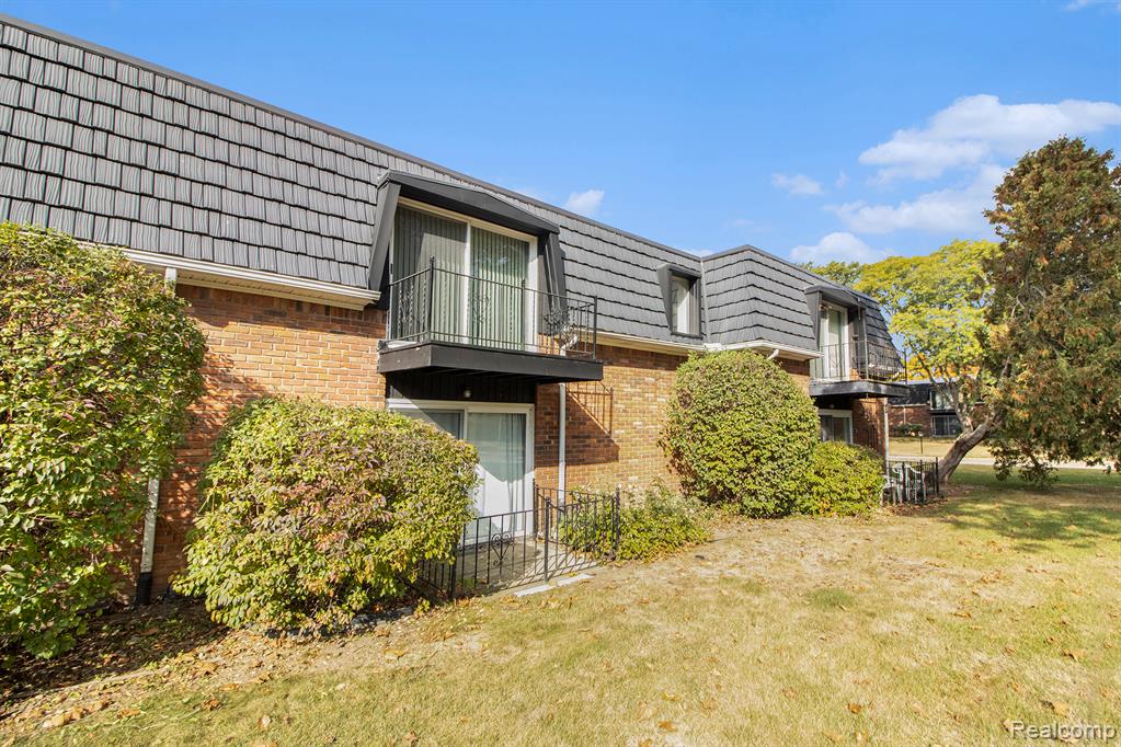 1842 Colonial Village Way, 4, Waterford, MI 48328 — Photo 15