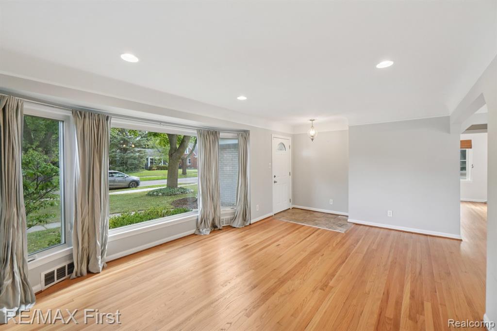 15590 Buckingham Avenue, Beverly Hills, MI 48025 — Photo 4