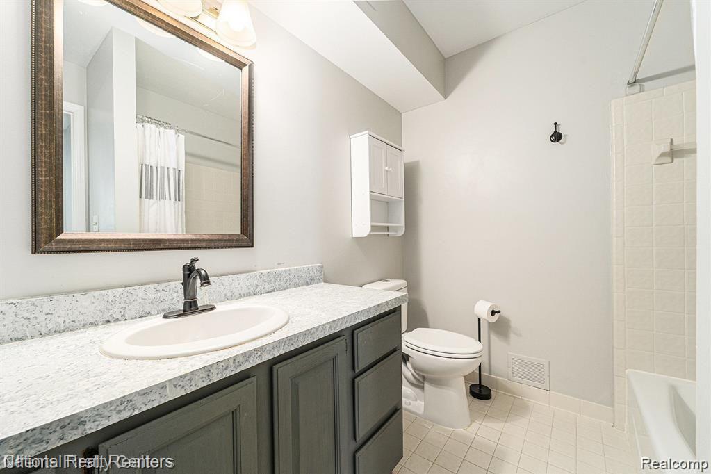 164 PINEWOOD Drive, Plymouth, MI 48170 — Photo 11
