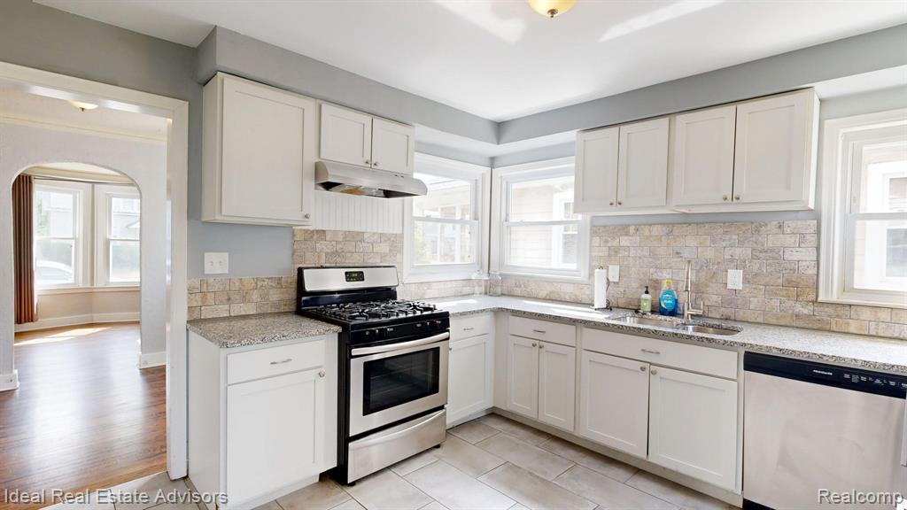 535 E Saratoga Street, Fenton, MI 48220 — Photo 14