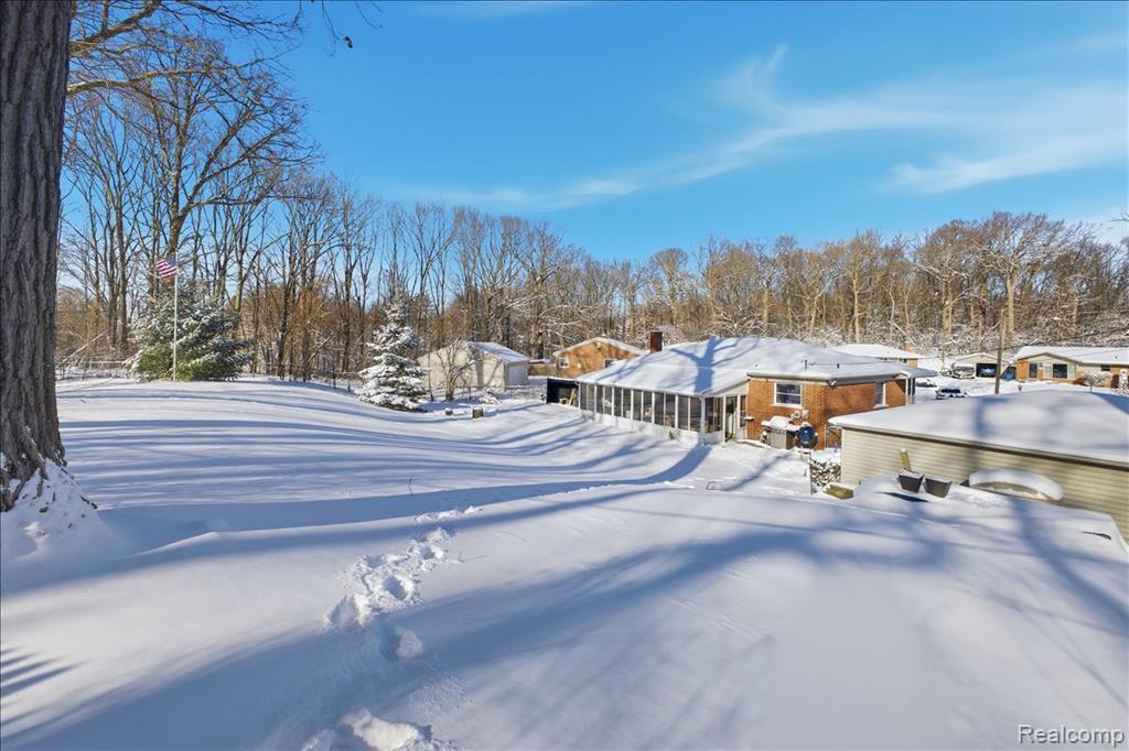 523 Tilmor Drive, Waterford, MI 48328 — Photo 36