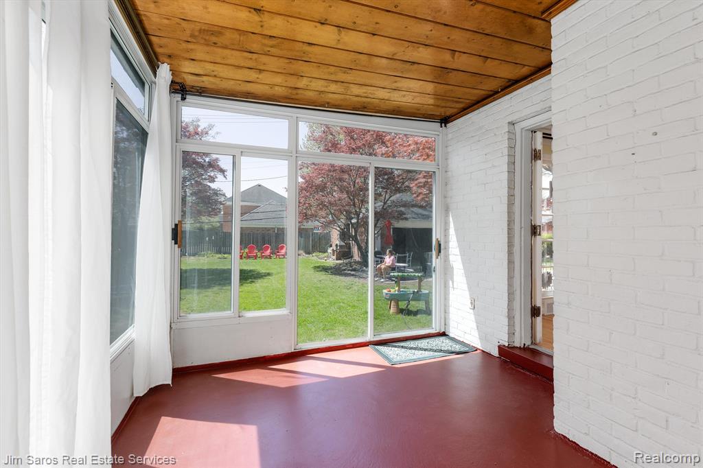 743 HARCOURT Road, Grosse Pointe Park, MI 48230 — Photo 9