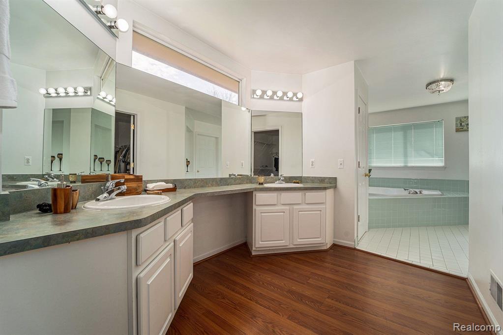 7549 ACORN HILL Court, West Bloomfield, MI 48323 — Photo 23