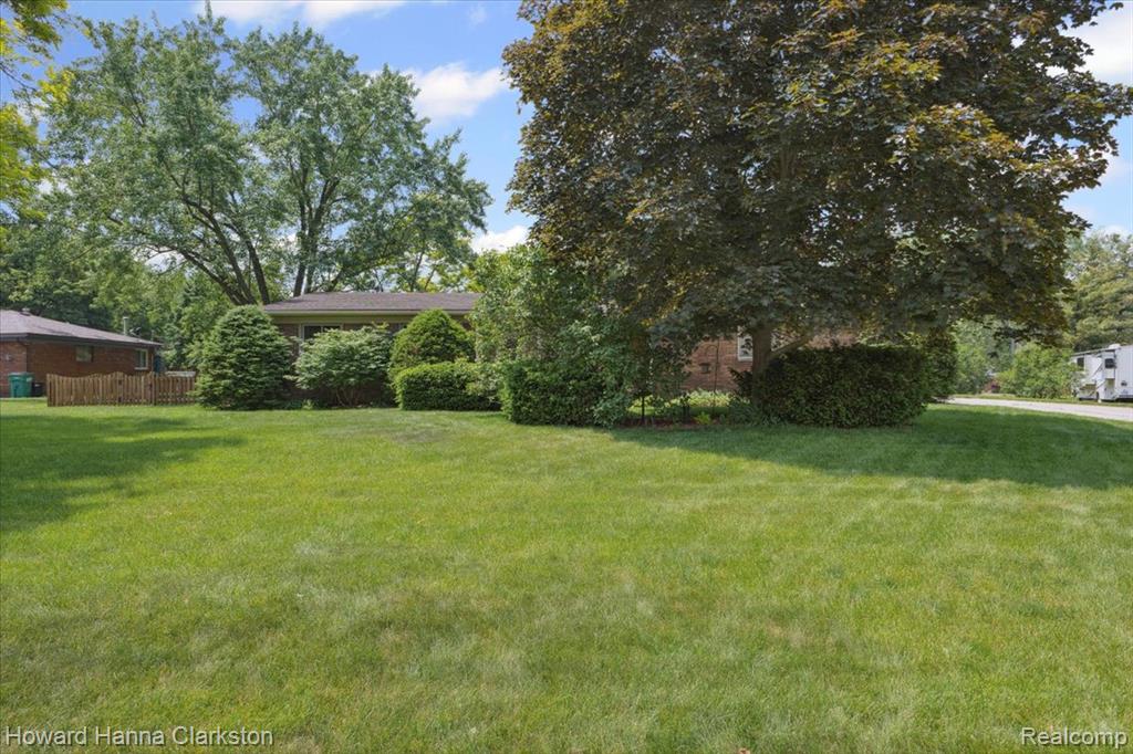 5045 Bronco Drive, Clarkston, MI — Photo 5