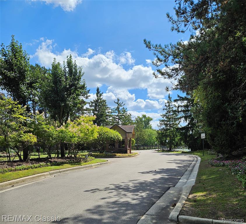 6740 Ridgefield Circle, 103, West Bloomfield, MI — Photo 39