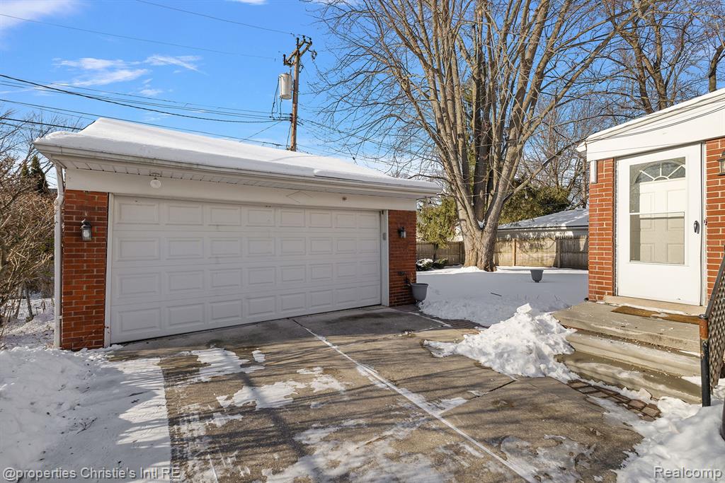459 BOURNEMOUTH Circle, Grosse Pointe Farms, MI 48236 — Photo 35