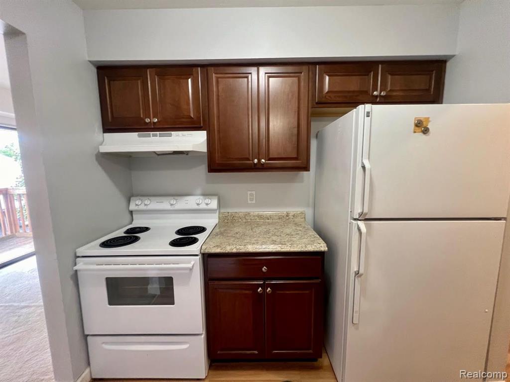 30060 W 12 MILE Road, 94, Farmington Hills, MI 48334 — Photo 10