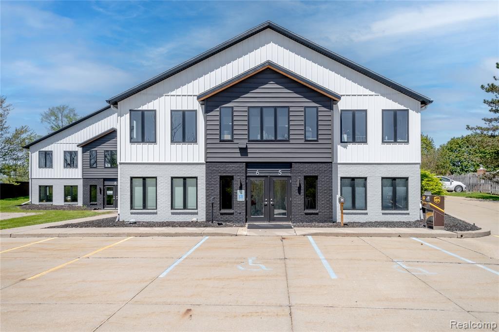 536 Perry Road, Grand Blanc, MI 48439 — front exterior