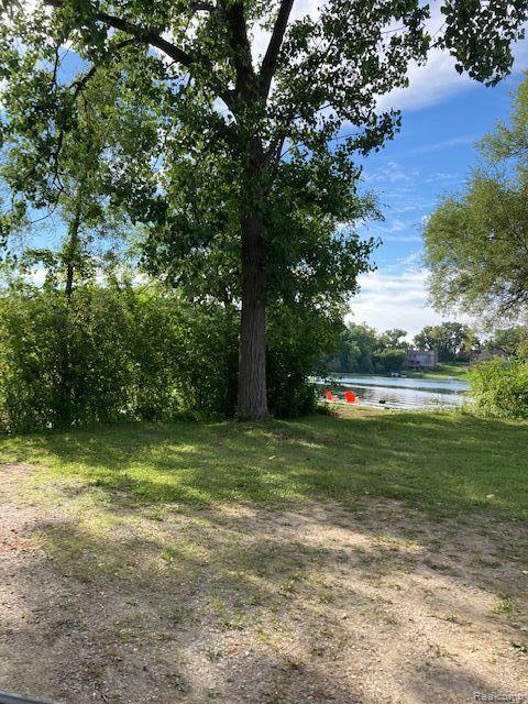 3053 MCCORMICK Drive, Waterford, MI 48328 — Photo 8