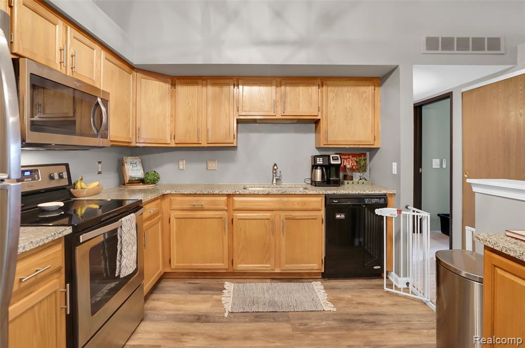 61101 Greenwood Drive, South Lyon, MI 48178 — Photo 15