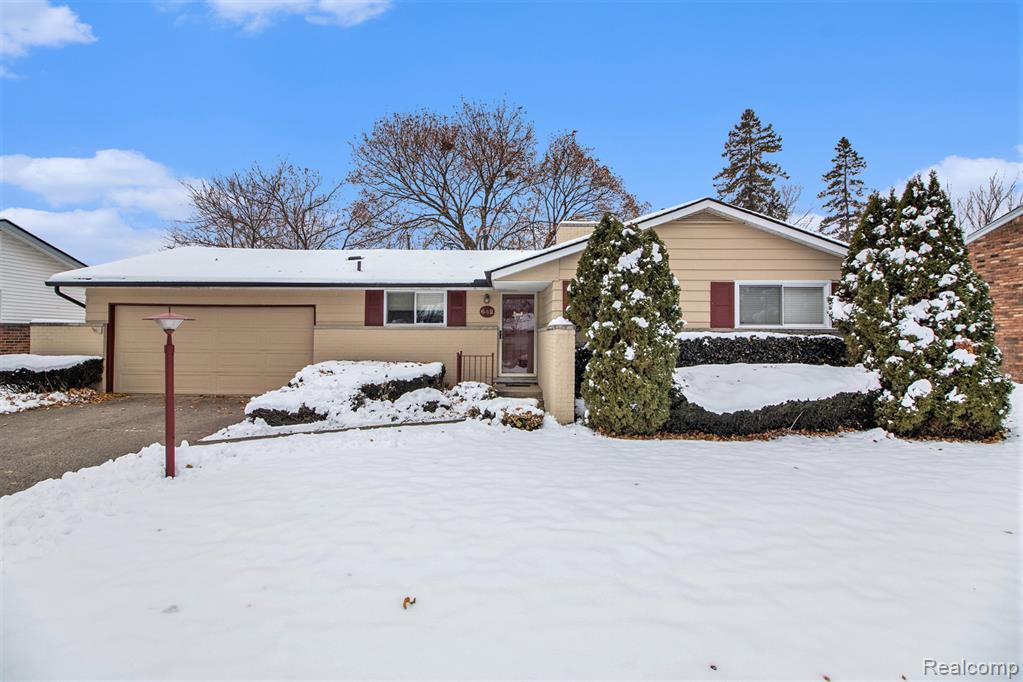 642 Provincetown Road, Auburn Hills, MI 48326 — front exterior