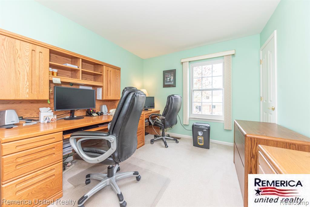 46206 LARCHMONT Drive, Canton, MI 48187 — Photo 38