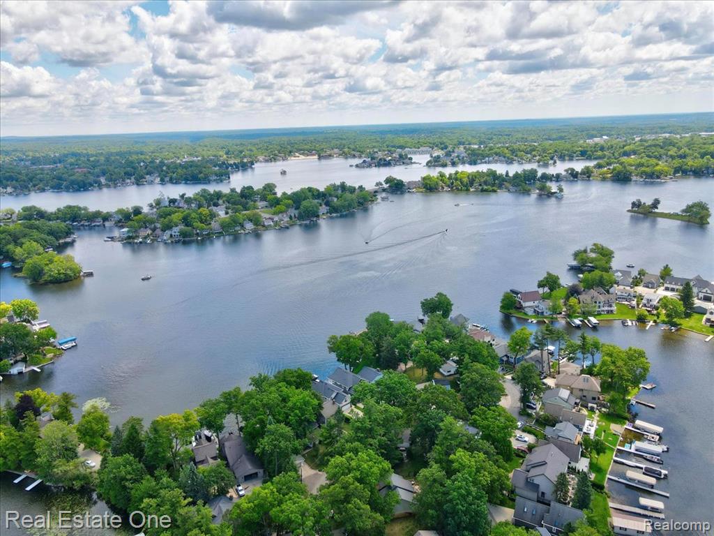 836 Pine Tree Road W, Lake Orion, MI 48362 — Photo 92