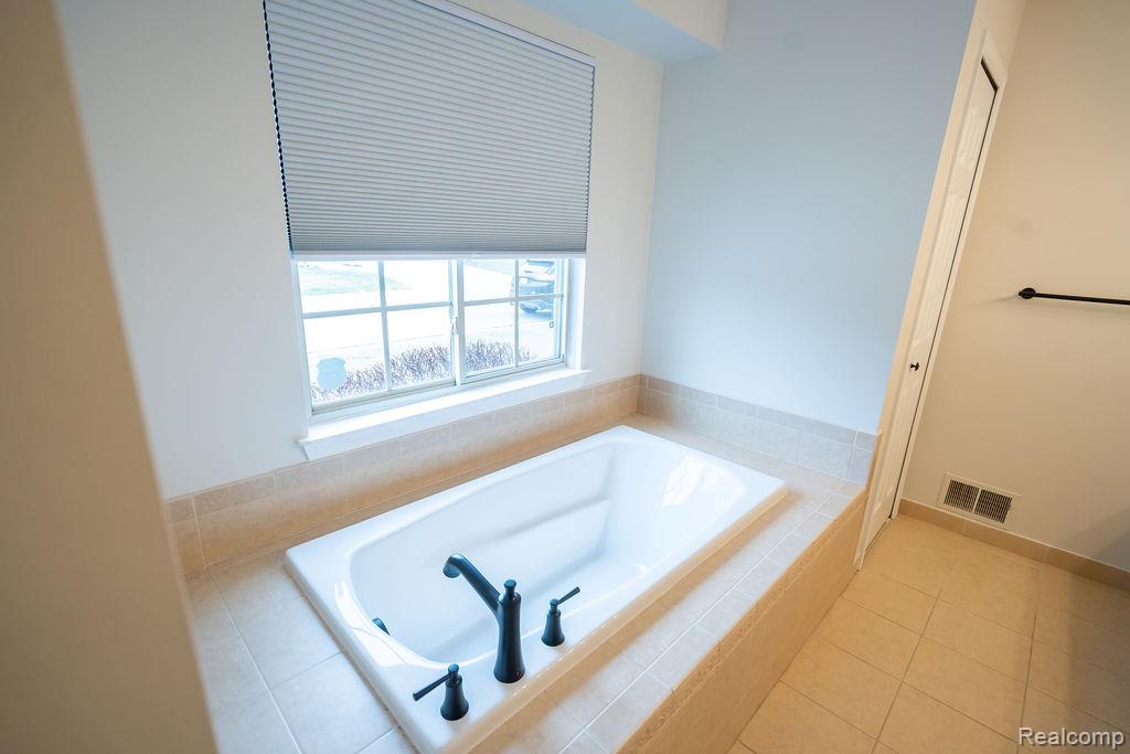 23869 McCort Drive, Flat Rock, MI 48134 — Photo 42