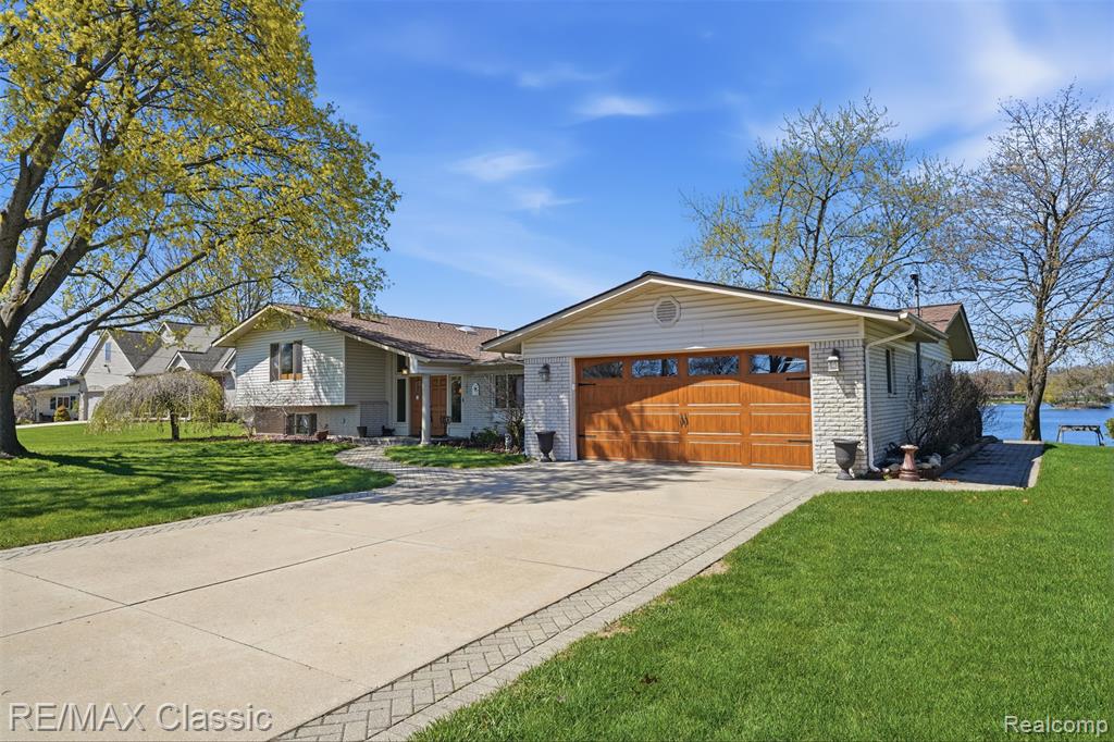 547 Deer Run, White Lake, MI — Photo 4