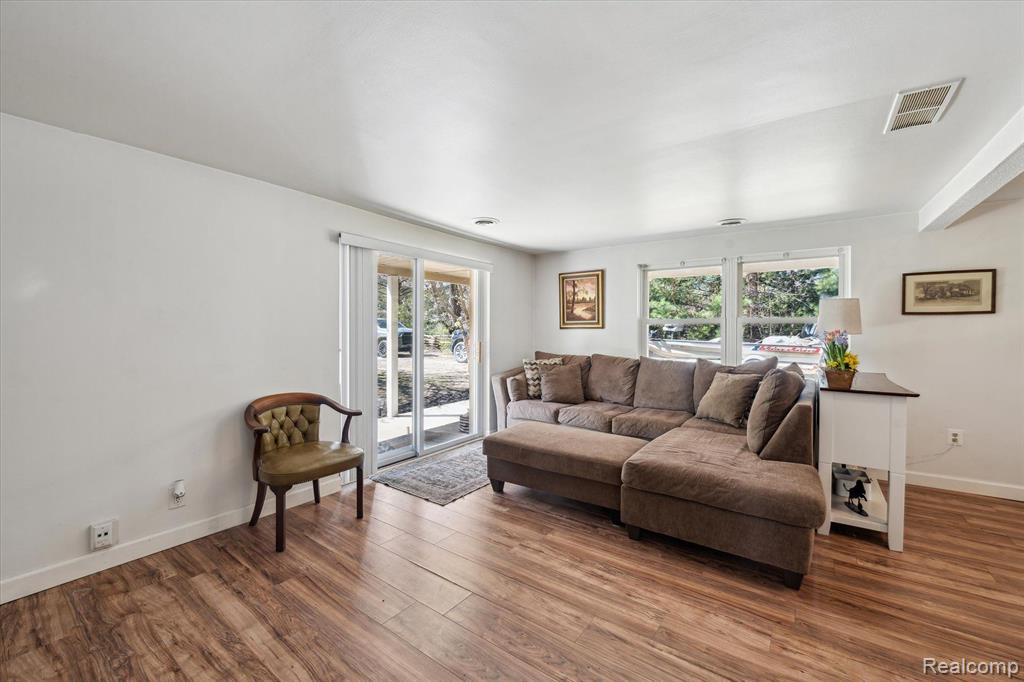 7847 HERBST Road, Brighton, MI 48114 — Photo 11