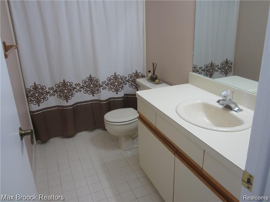 4250 BRECKENRIDGE Drive, West Bloomfield, MI — Photo 11