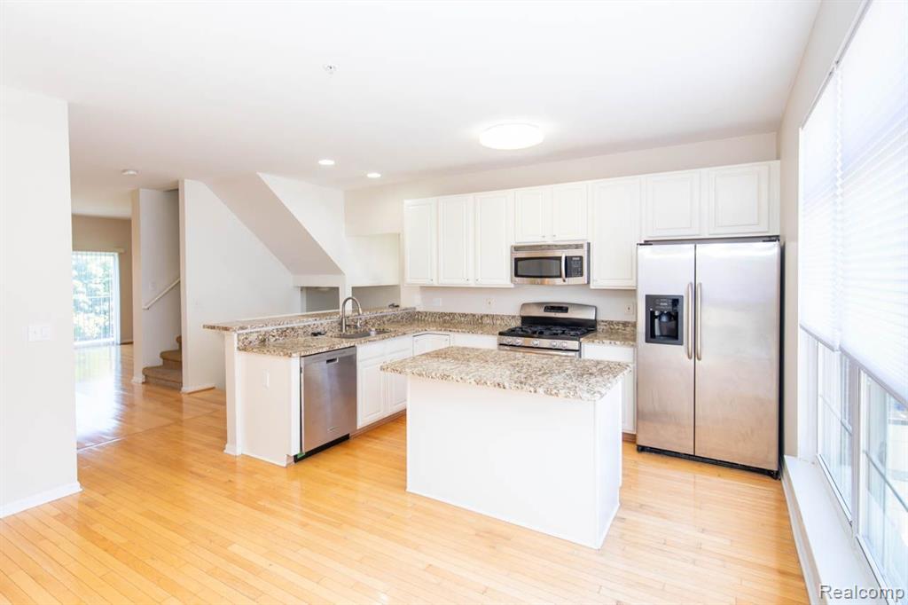 475 CHERRY ORCHARD Road, Canton, MI 48188 — Photo 14