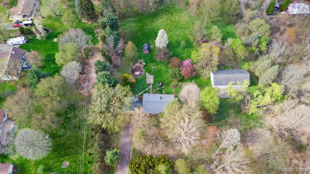 7107 E HIGHLAND Road, Howell, MI 48843 — Photo 2