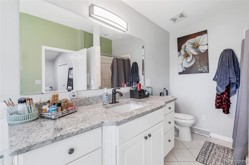 1070 Woodview Drive, Flint, MI 48507 — Photo 42