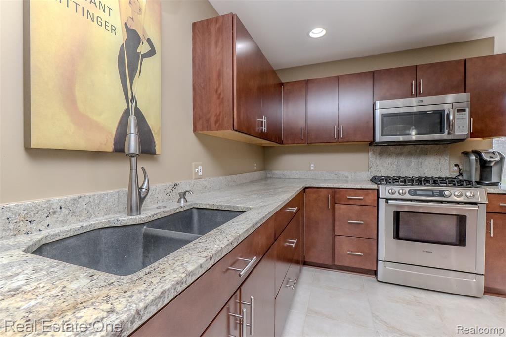 4575 Fairway Court, Waterford, MI 48328 — Photo 38