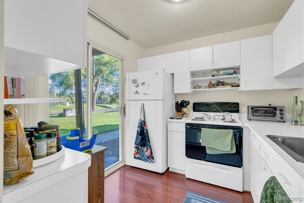 45000 Bayview Drive, 3, Novi, MI 48377 — Photo 14