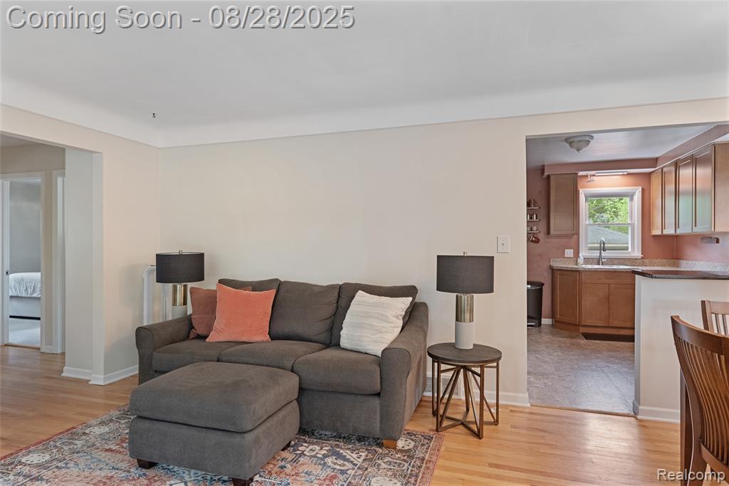 727 S Vermont Avenue, Royal Oak, MI 48067 — Photo 12
