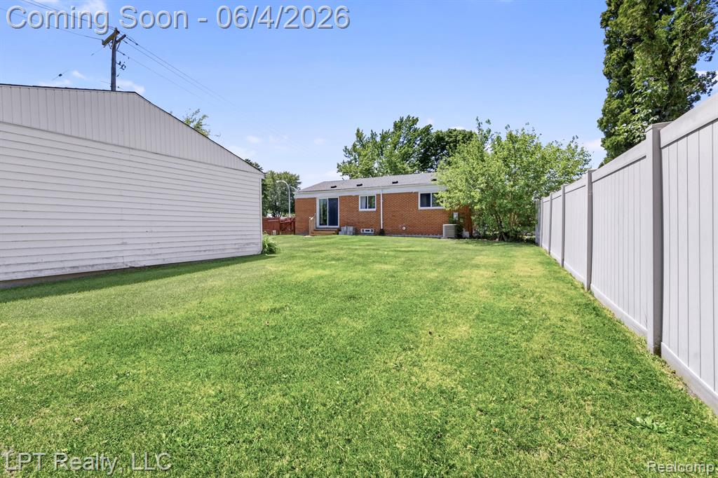 18181 Winwood Court, Brownstown, MI 48193 — Photo 17