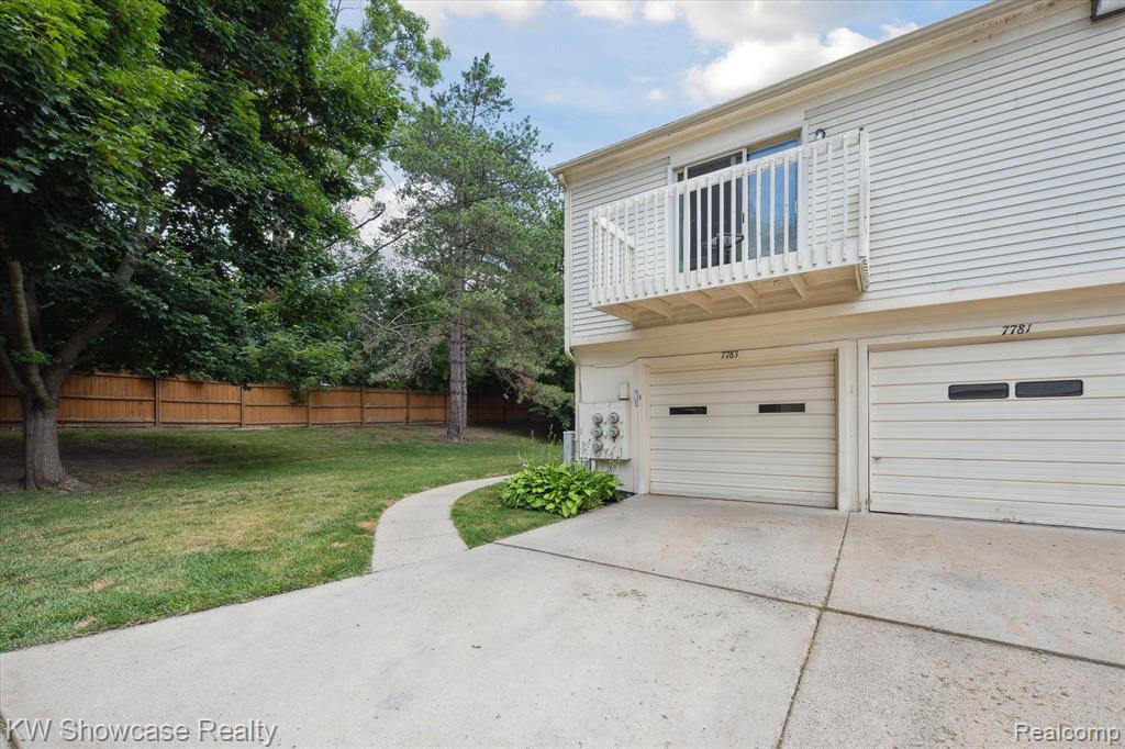 7783 Lake Ridge Drive, Waterford, MI 48327 — Photo 28